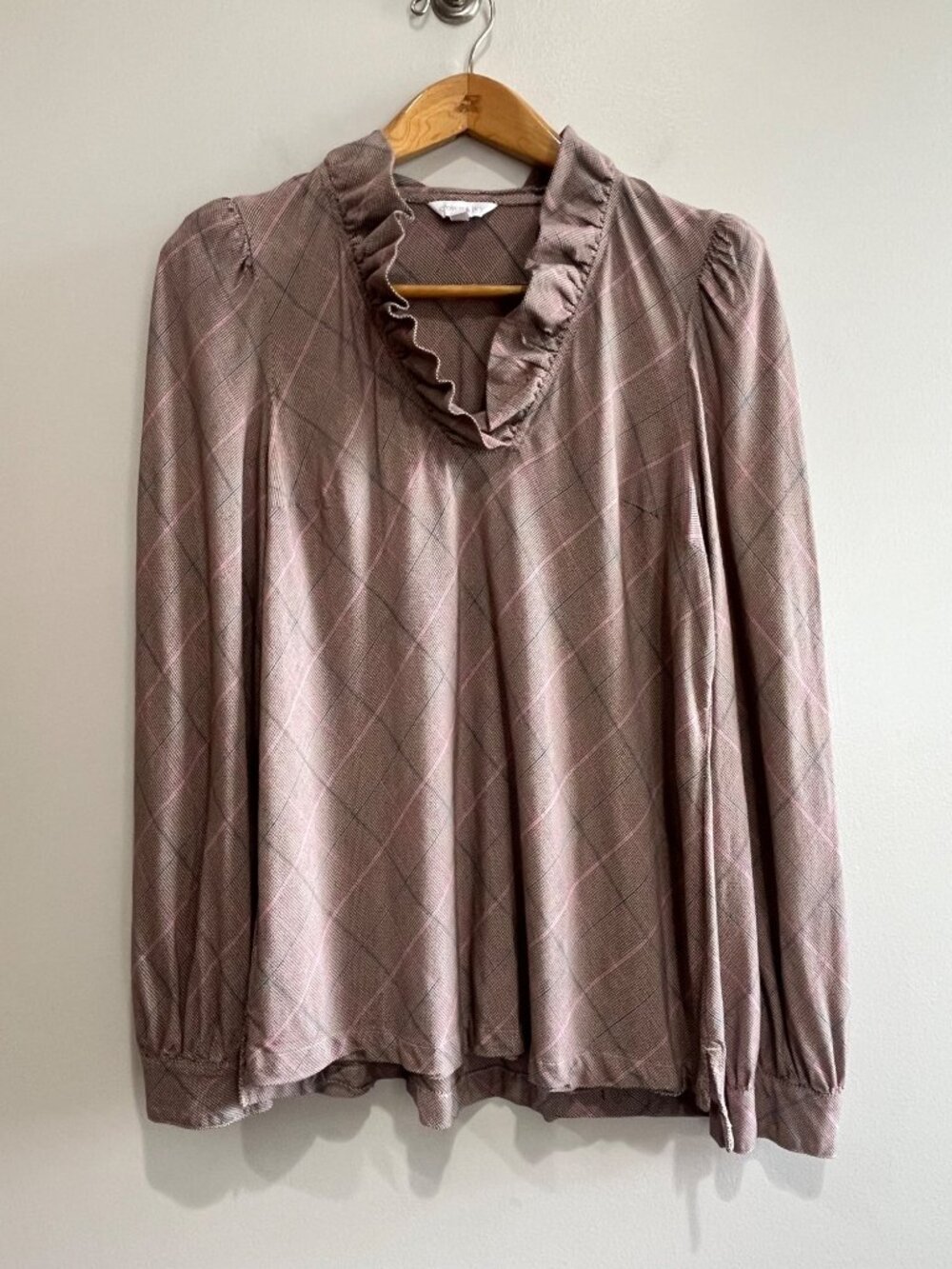 Crown & Ivy Ruffled V-Neck Blouse Womens L Tan Plaid Long Sleeve